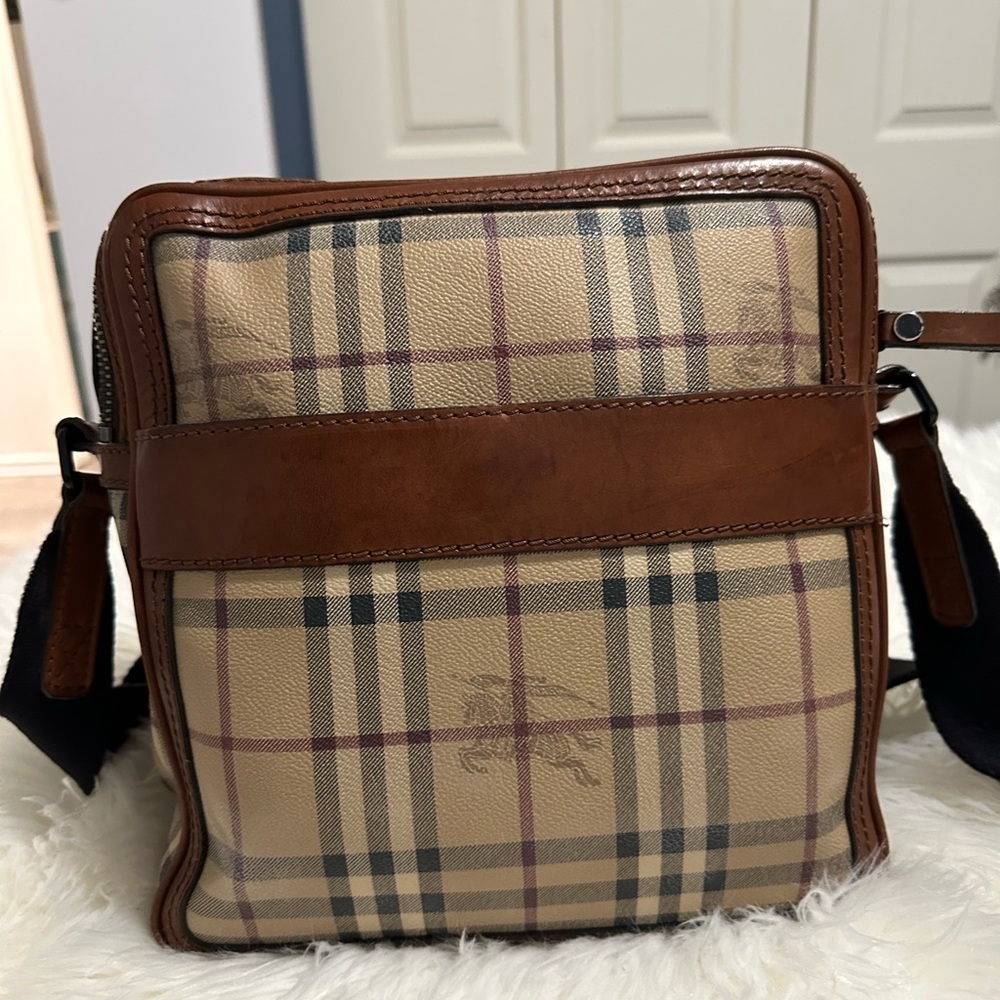 Burberrys Vintage and  Classic Brown canvassCheckered unisex Sling/Crossbody Bag